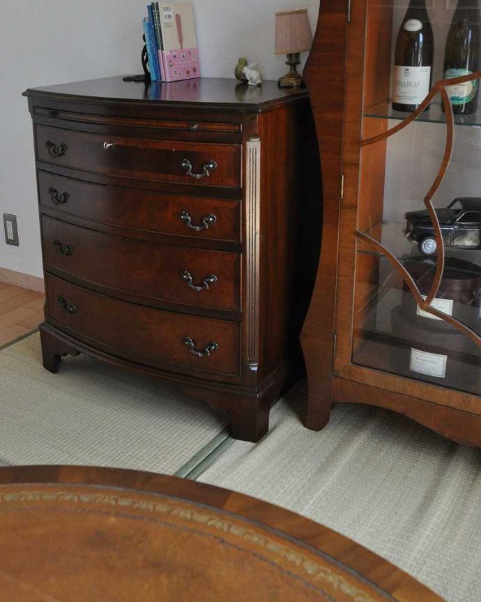 アンティークのチェスト　アンティーク家具　トレー付きのチェストオブドロワーズ、たっぷり収納できるアンティーク英国家具。。(q-1135-f)