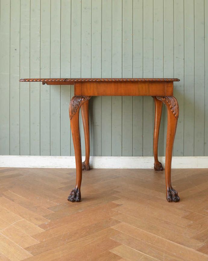 アンティークのテーブル　アンティーク家具　便利なアンティーク家具、小さなドロップリーフテーブル（伸張式テーブル）。片方だけ開いても･･･普段は折り曲げておいてパソコンをする時は広げて使ったり…。(q-1144-f)