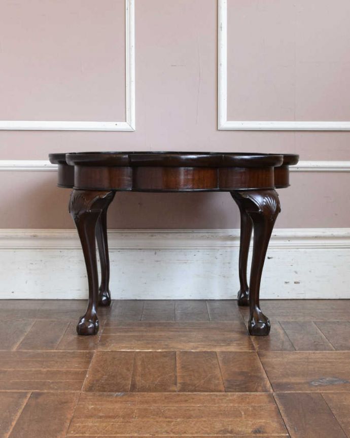 アンティークのテーブル　アンティーク家具　お花の形がとっても可愛いアンティーク　コーヒーテーブル。横から見た姿もステキ横から見るとこんな感じ。(q-1163-f)