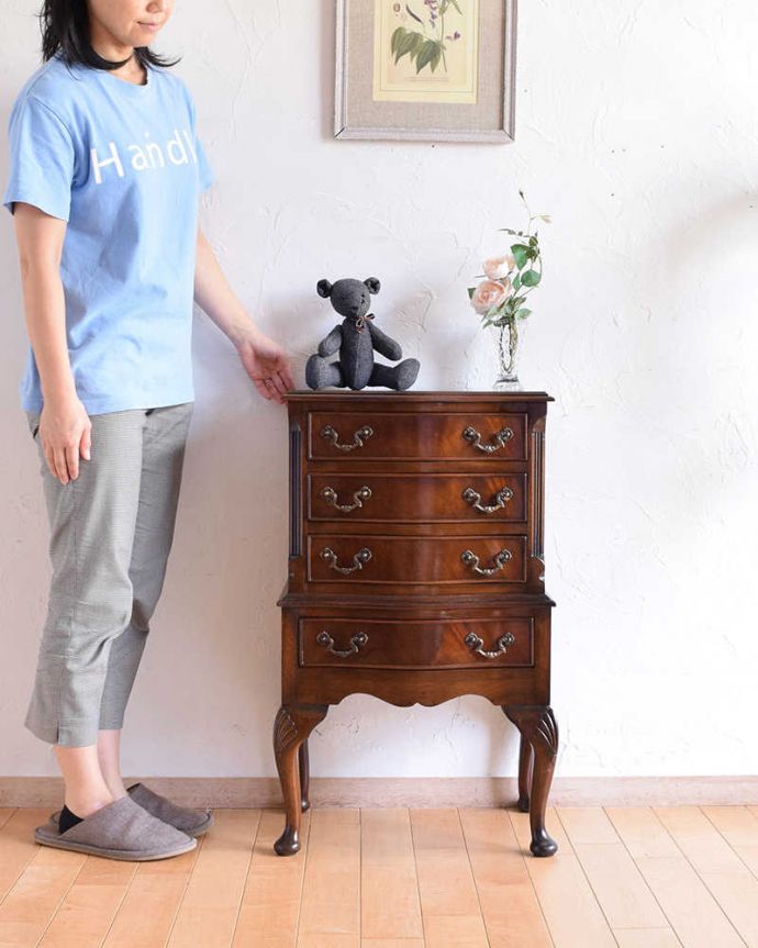 アンティークのチェスト　アンティーク家具　マホガニー材の美しいベットサイドチェスト、アンティークのイギリス家具。チェストの上に、もう1つチェスト！まるで2つのチェストが重なっているようなデザインのトールボーイ。(q-1170-f)