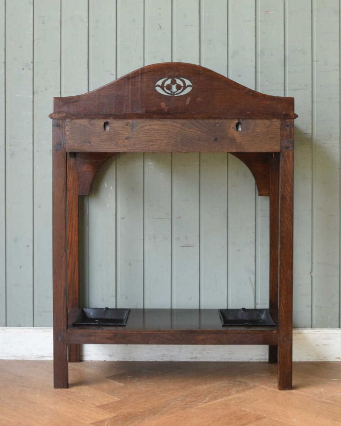 アンティークの玄関収納　アンティーク家具　収納つきで機能的な英国輸入のアンティークステッキスタンド（傘立て）。後ろ姿もキレイなんです。(q-1172-f)