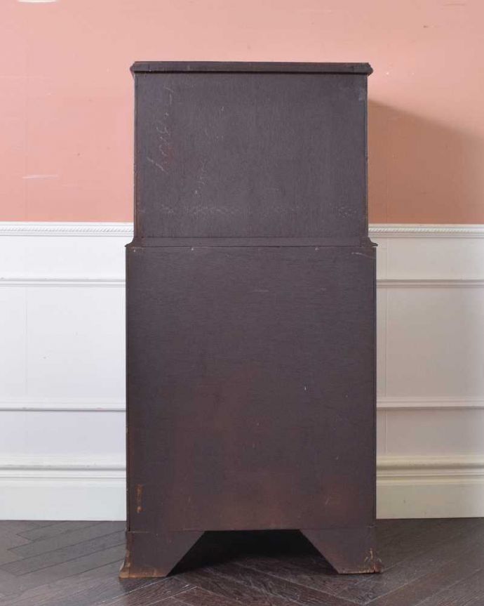 アンティークのチェスト　アンティーク家具　ウォルナット材の贅沢な木目、アンティーク家具のトールボーイ７段チェスト（チェストオンチェスト）。後ろ姿もキレイなんです。(q-1175-f)