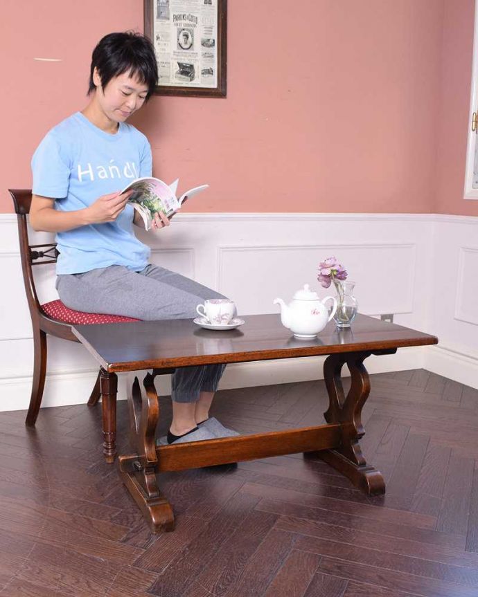 アンティークのテーブル アンティーク家具 英国スタイルのアンティーク家具、オーク材の重厚感あるコーヒーテーブル。どこでも使える英国デザインのコーヒーテーブルどんな場所でも気軽に実用的に使えるコーヒーテーブル。(q-1179-f)