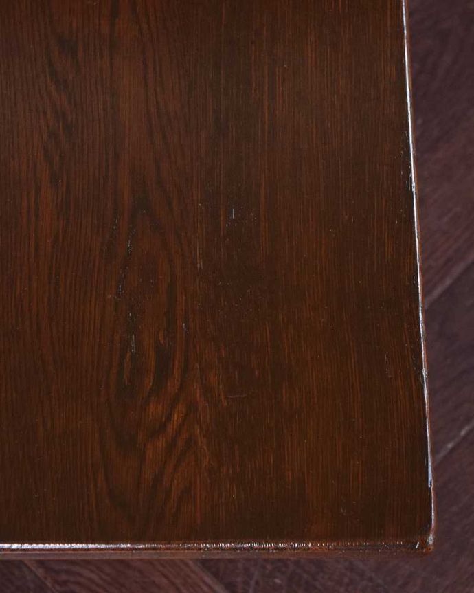 アンティークのテーブル アンティーク家具 英国スタイルのアンティーク家具、オーク材の重厚感あるコーヒーテーブル。天板は職人さんがキレイにお直ししました。(q-1179-f)