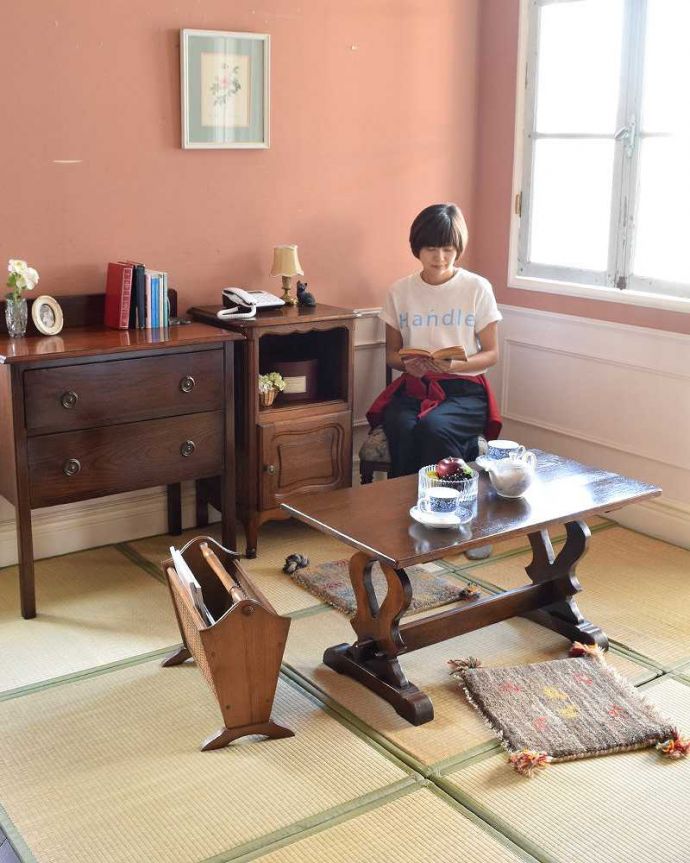 アンティークのテーブル アンティーク家具 英国スタイルのアンティーク家具、オーク材の重厚感あるコーヒーテーブル。いろんな使い方が出来る、便利で優雅なテーブル置くだけで雰囲気をよくしてくれるオケージョナルテーブル。(q-1179-f)