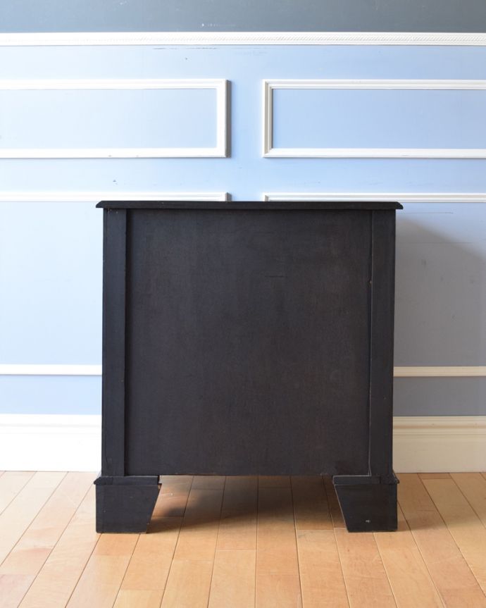 アンティークのチェスト　アンティーク家具　サイドテーブルも付いたチェストオブドロワーズ、マホガニー材の美しいアンティーク英国家具。後ろ姿も見て下さい。(q-1181-f)