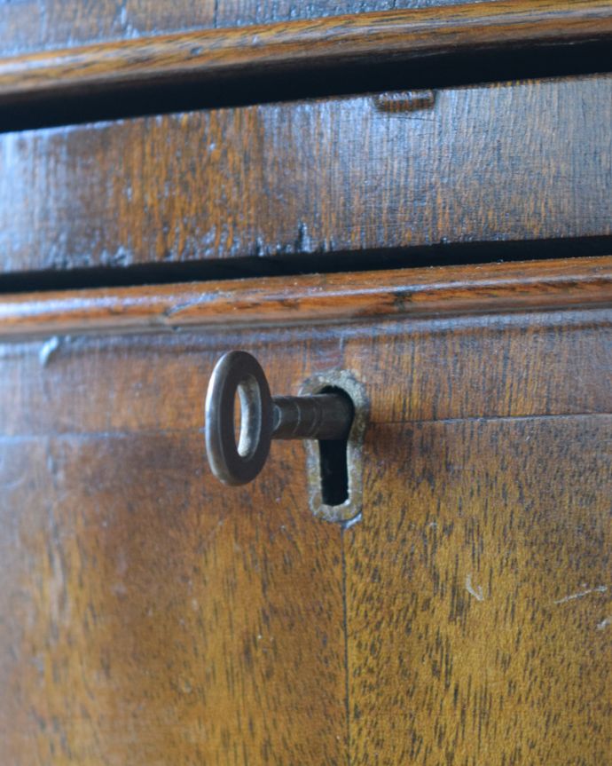 アンティークのチェスト　アンティーク家具　サイドテーブルも付いたチェストオブドロワーズ、マホガニー材の美しいアンティーク英国家具。。(q-1181-f)