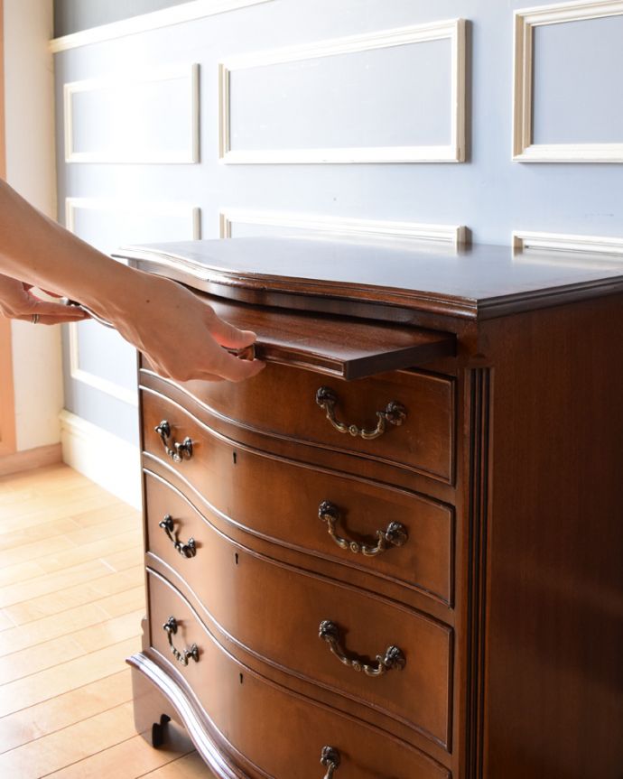 アンティークのチェスト　アンティーク家具　サイドテーブルも付いたチェストオブドロワーズ、マホガニー材の美しいアンティーク英国家具。。(q-1181-f)