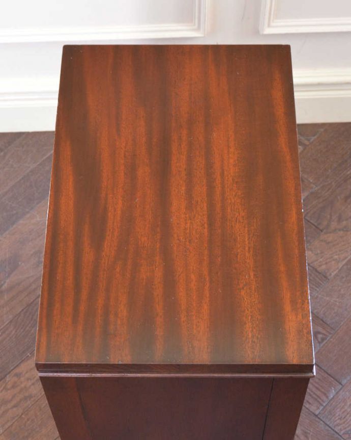 アンティークのチェスト　アンティーク家具　便利なベッドサイドカップボード（ペディスタルカップボード）、イギリスのアンティーク家具。ピカピカにお直ししました。(q-1182-f)