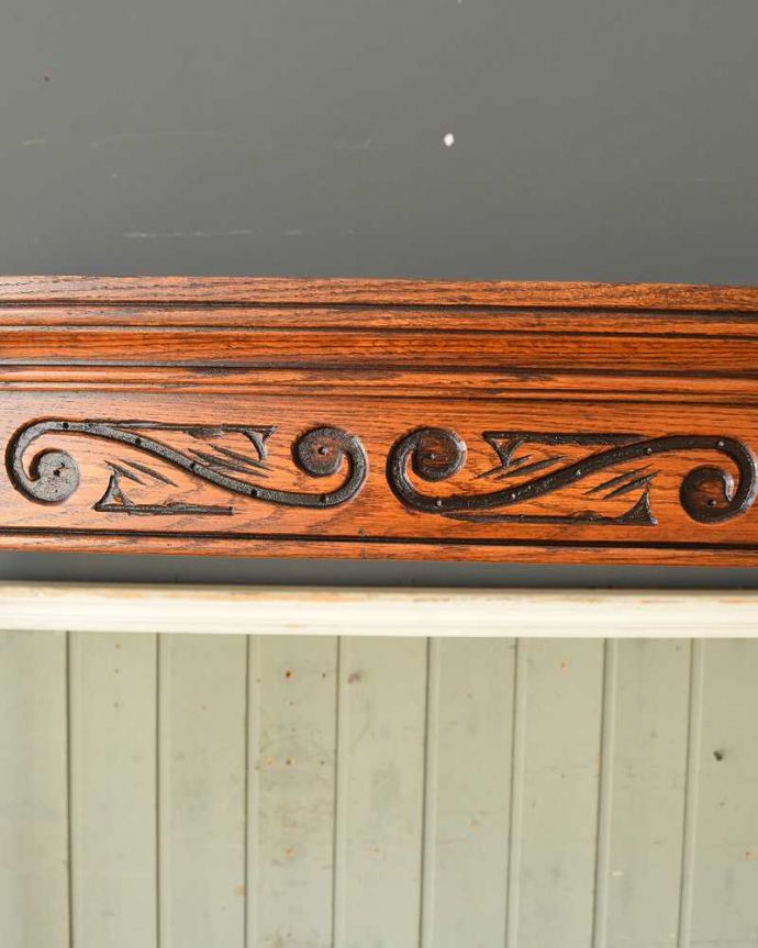 アンティークのキャビネット アンティーク家具 木製のオシャレなバーカウンター、上品な英国アンティーク。上の部分にまでカッコイイ彫が。(q-1193-f)