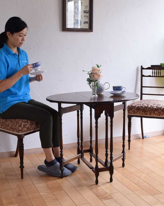 アンティークのテーブル　アンティーク家具　華奢な脚が美しいアンティークゲートレッグテーブル。家族や友だちが集まったら、大きく広げて使いましょう！お友達とお茶したり、趣味の時間を過ごしたり、夫婦で食事をしたり･･･大きさを変えていろんな使い方が楽しめます。(q-1204-f)