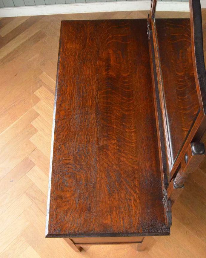 アンティークのドレッサー　アンティーク家具　大きな鏡付きのドレッシングチェスト（ドレッサー）、アンティークの英国家具。上から見るとこんな感じです。(q-1206-f)