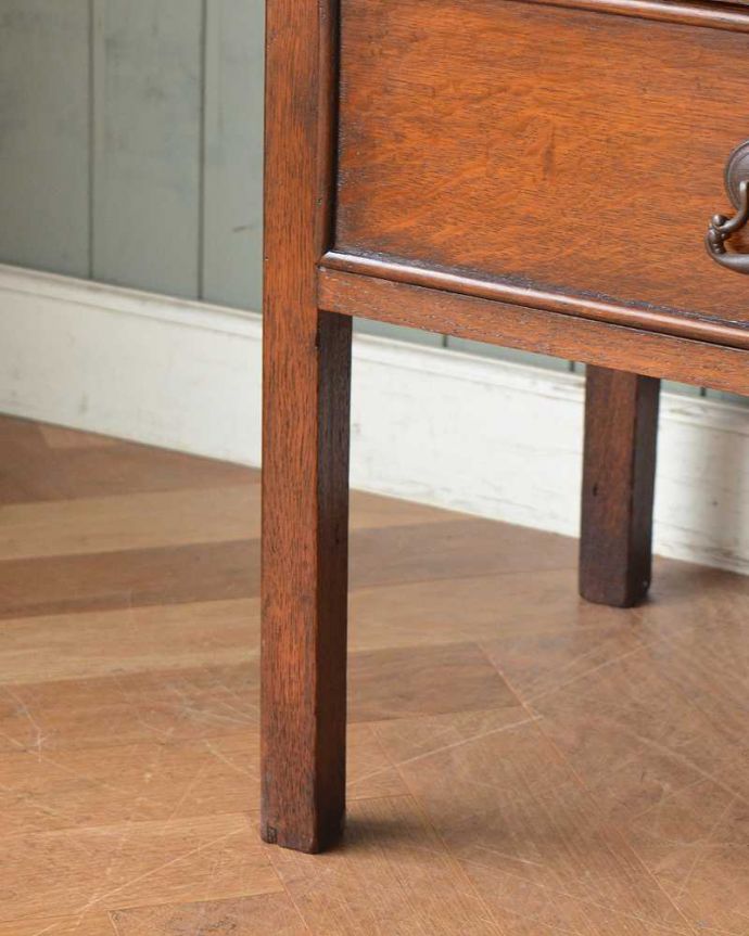 アンティークのドレッサー　アンティーク家具　大きな鏡付きのドレッシングチェスト（ドレッサー）、アンティークの英国家具。女性1人でラクラク運べちゃう仕掛けHandleのアンティークは、脚の裏にフェルトキーパーをお付けしています。(q-1206-f)