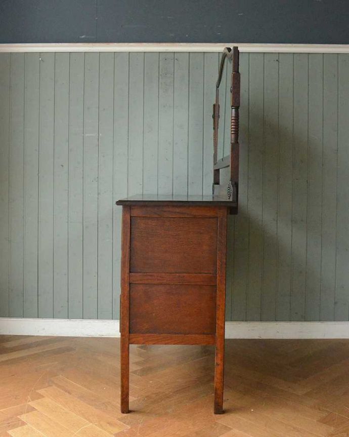 アンティークのドレッサー　アンティーク家具　大きな鏡付きのドレッシングチェスト（ドレッサー）、アンティークの英国家具。横から見てもステキ横から見るとこんな感じ。(q-1206-f)