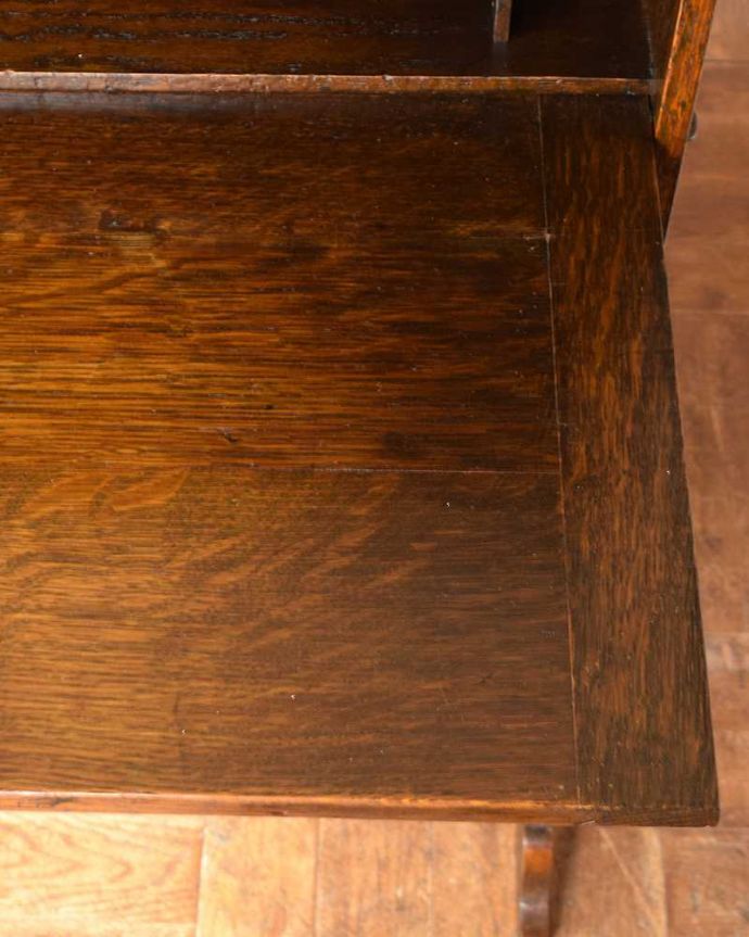 ビューロー　アンティーク家具　どこでも置ける小さくて可愛いスチューデントビューロー、アンティーク家具。ピッカピカにお直ししたので、楽しんで使って下さい。(q-1207-f)