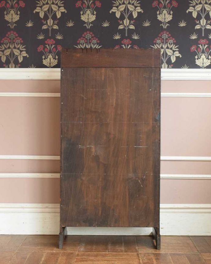 ビューロー　アンティーク家具　どこでも置ける小さくて可愛いスチューデントビューロー、アンティーク家具。もちろん後ろ姿もキレイですアンティークは新品ではないので、もちろん経年変化によるキズはあります。(q-1207-f)