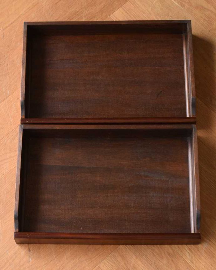 アンティークのキャビネット　アンティーク家具　優雅でクラシックなアンティーク家具、マホガニー材のミュージックキャビネット（飾り棚）。もちろん、引き出しもキレイです！引き出しの中も専門の職人が修復したのでキレイです。(q-1211-f)