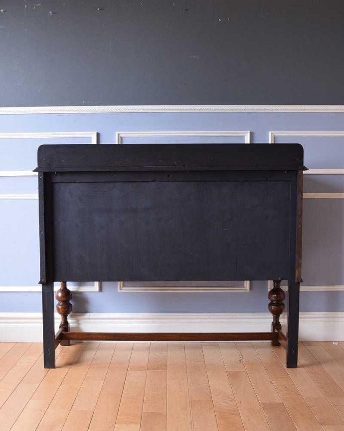 サイドボード　アンティーク家具　英国のカッコイイアンティーク家具、オーク材の木製サイドボード。もちろん、後ろ姿もキレイです。(q-1215-f)