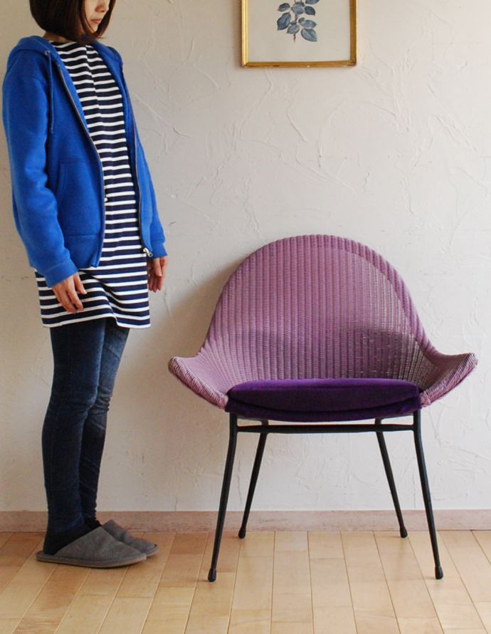 ロイドルーム　アンティーク チェア　紫色のアンティークチェア、ソファのような掛け心地のロイドルームチェア。読書の時間をロイドルームでゆったりゆっくり楽しんでください。(q-123-c-1)