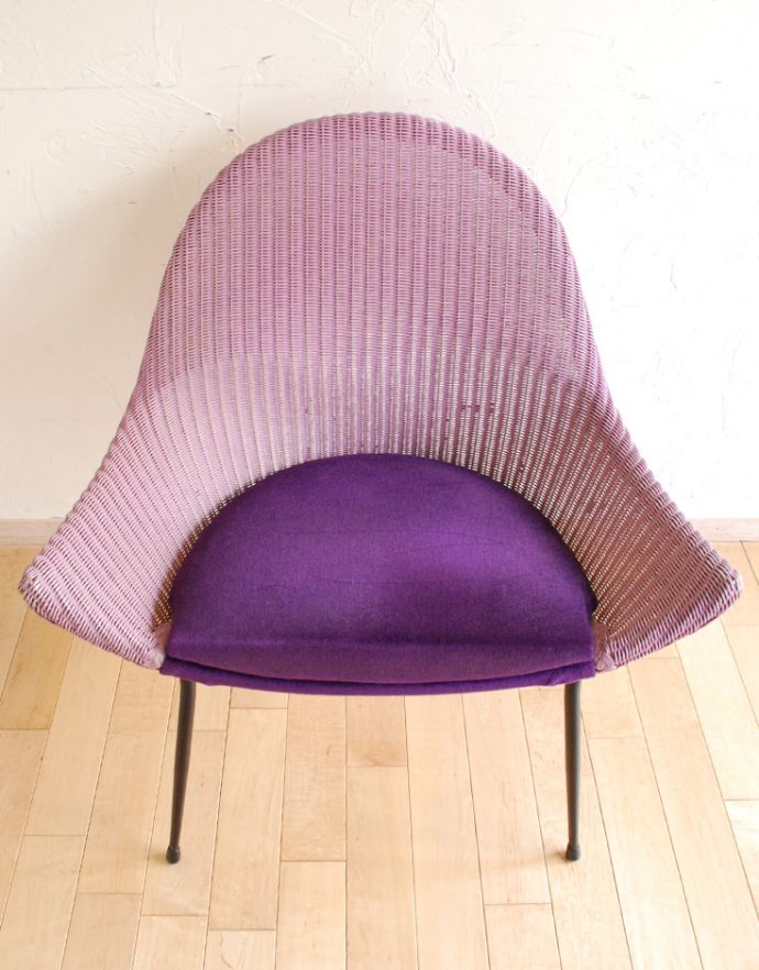 ロイドルーム　アンティーク チェア　紫色のアンティークチェア、ソファのような掛け心地のロイドルームチェア。アンティークとして使える頑丈さが魅力です。(q-123-c-1)