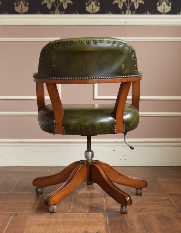 英国アンティークの回転椅子、カッコいいデスクチェア（リボルビング