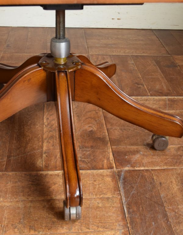 アンティーク回転イス 英国アンティークの回転椅子、カッコいいデスクチェア（リボルビング