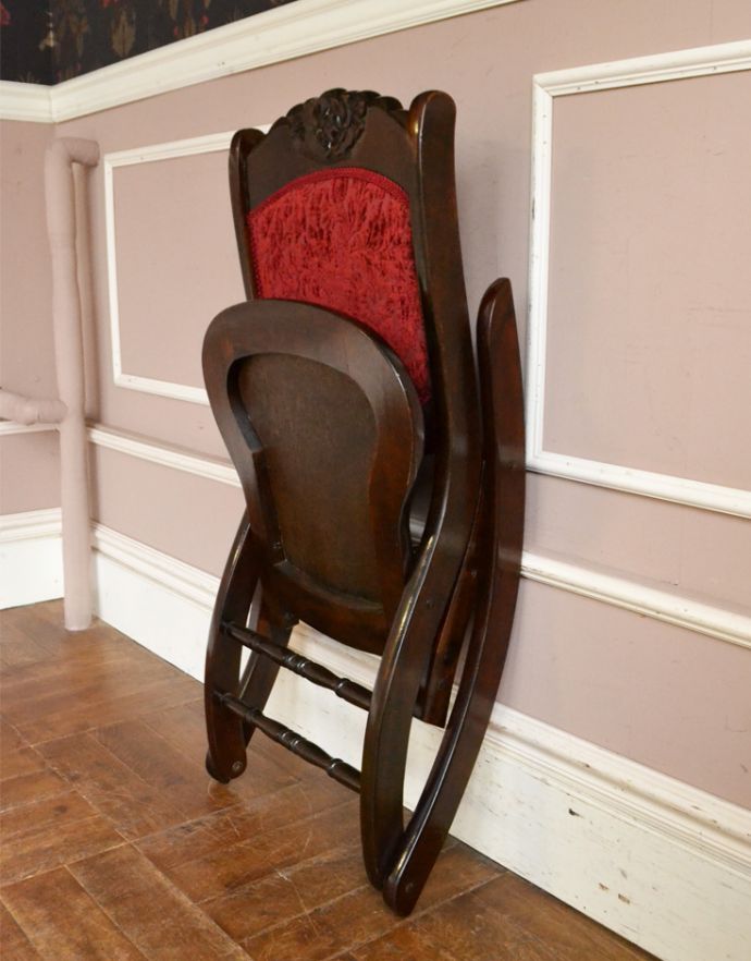 英国アンティークチェア、お花の彫りが美しい折り畳み式の木製