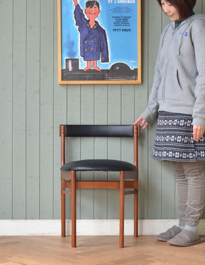 ロイドテーブル　アンティーク家具　Nathan（ネイサン）社の伸張式のダイニングテーブル５点セット、ヴィンテージ家具。人気の北欧テイストの家具。(q-609-f)