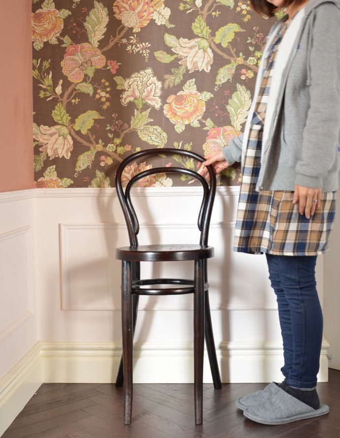 ベントウッドチェア　アンティーク チェア　背もたれのカーブが魅力、英国のアンティークベントウッドハイチェア（カウンターチェア）。こちらは、ダブルフープバックタイプのベントウッドチェア。(q-148-c)