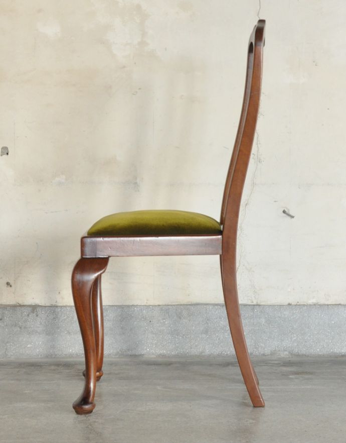 ダイニングチェア　アンティーク チェア　イギリスのアンティークダイニングチェア、クィーンアンチェア。横から見ても脚の美しいラインが楽しめます。(q-158-c)