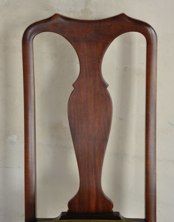 ダイニングチェア　アンティーク チェア　イギリスのアンティークダイニングチェア、クィーンアンチェア。木目や色は1脚1脚微妙に違いますが、どれもキレイに仕上げています。(q-158-c)