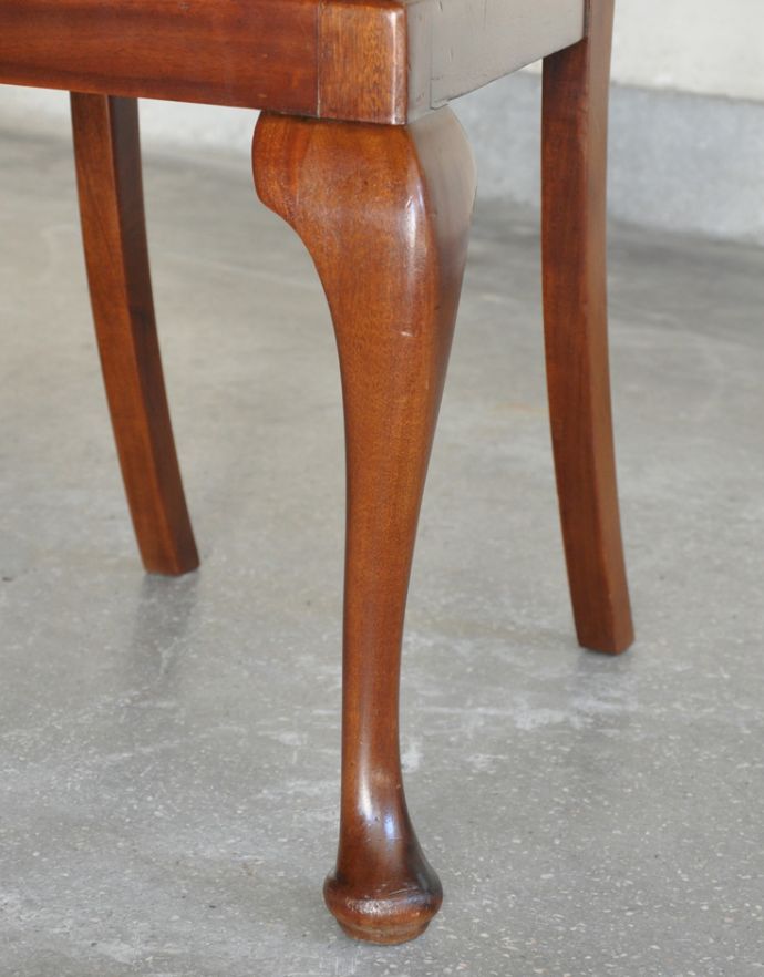 ダイニングチェア　アンティーク チェア　イギリスのアンティークダイニングチェア、クィーンアンチェア。人気の猫脚がオシャレなチェアです。(q-158-c)