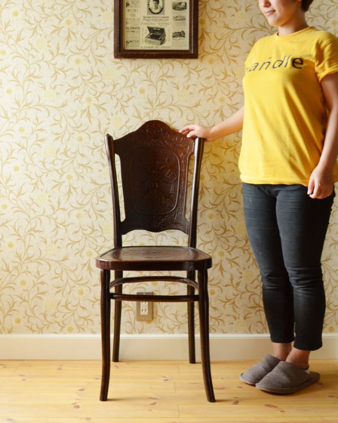 ベントウッドチェア アンティーク チェア 背もたれには魅力的な模様、アンティークベントウッドチェア(パネルバックタイプ)。ベントウッドの中でもめずらしい「パネルバックタイプ」。(q-168-c)