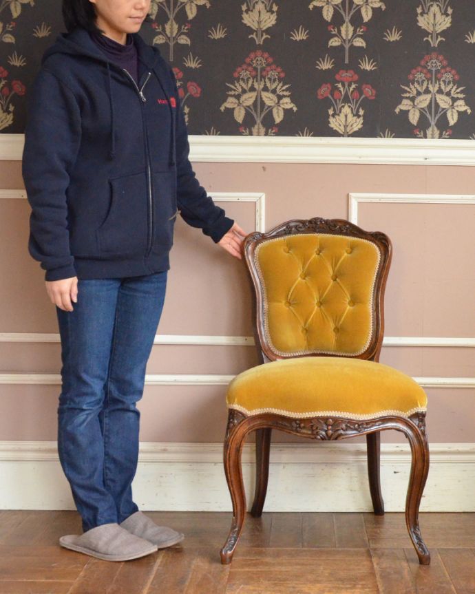 サロンチェア アンティーク チェア 華やかなイエローのサロンチェア、美しいアンティークの椅子。上品な雰囲気が漂うチェア。(q-175-c)