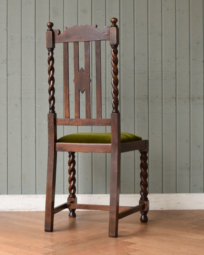 ダイニングチェア アンティーク チェア 絵になるアンティークのダイニングチェア、ツイストと彫が美しいオークチェア。後ろ姿も美しいんです。(q-183-c)