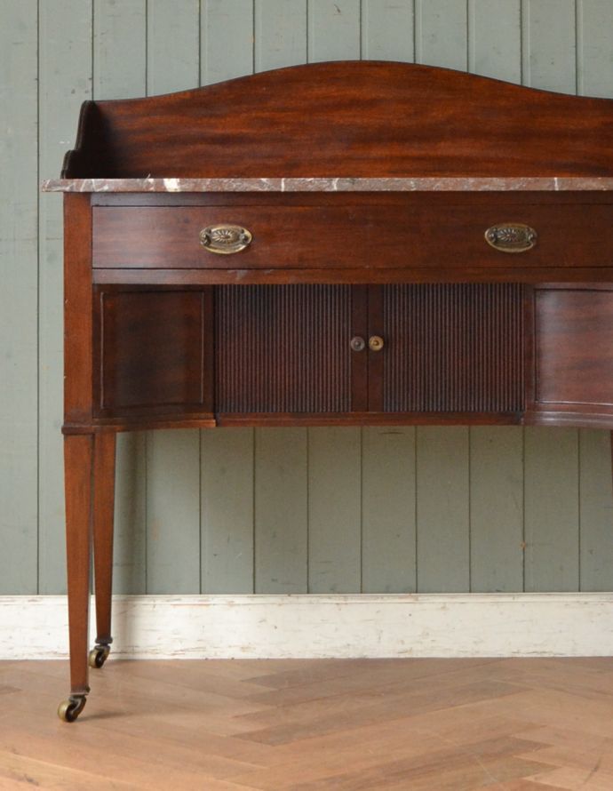 サイドボード　アンティーク家具　英国の素敵なアンティーク家具、大理石天板のウォッシュスタンド。見せるインテリアとして代わるものがない位、素敵ですよ。(q-381-f-1)