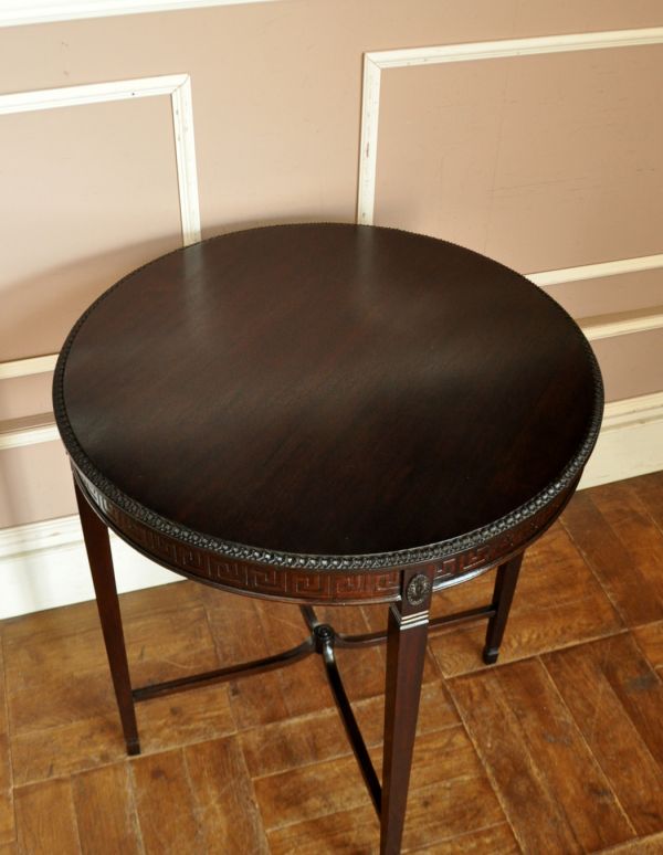 ロイドテーブル　アンティーク家具　英国のアンティーク家具、お洒落なティーテーブル。マホガニー材の天板はとってもキレイです。(q-412-f)