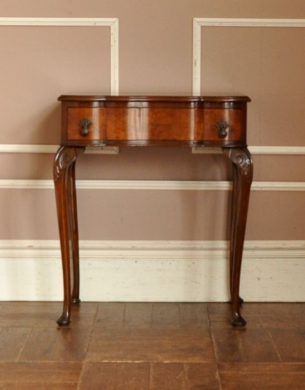 ロイドテーブル アンティーク家具 玄関で使えるアンティーク家具、コンパクトなホールテーブル。どこでも使える便利なホールテーブル。(q-413-f)