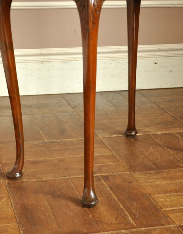 ロイドテーブル アンティーク家具 玄関で使えるアンティーク家具、コンパクトなホールテーブル。キチンとお直ししました。(q-413-f)