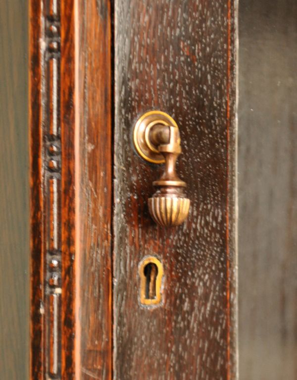 サイドバイサイド　アンティーク家具　英国のアンティーク収納家具、オシャレなビューローブックケース。ガラス扉の取っ手はこちら。(q-415-f)