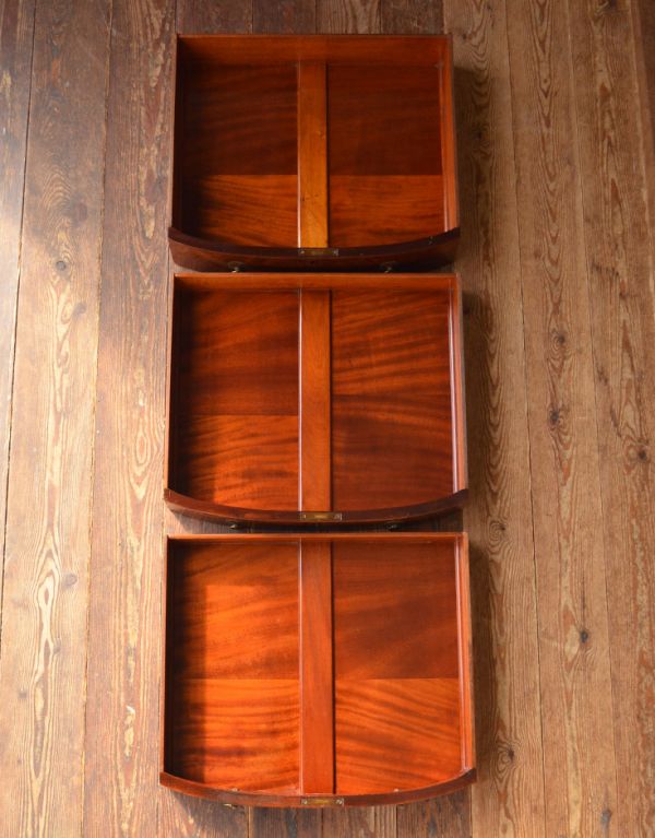 アンティーク家具　イギリスのアンティーク家具、ウォルナット材のチェストオブドロワーズ。引き出しは３杯。(q-418-f)