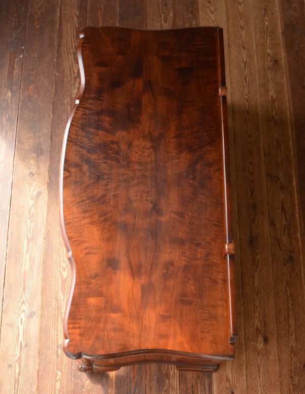 アンティーク家具　イギリスのアンティーク家具、ウォルナット材のチェストオブドロワーズ。天板もピカピカにお直ししました。(q-418-f)