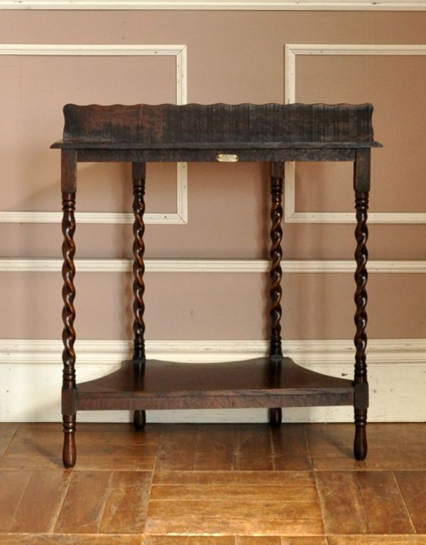 ロイドテーブル アンティーク家具 小さなアンティーク家具、英国スタイルのコンソールテーブル。裏側もキレイです。(q-419-f)