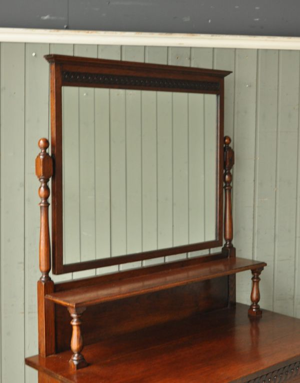 サイドバイサイド　アンティーク家具　英国スタイルのアンティーク家具、おしゃれなドレッサーチェスト。大きな鏡はお部屋を広く見せる効果大。(q-422-f)