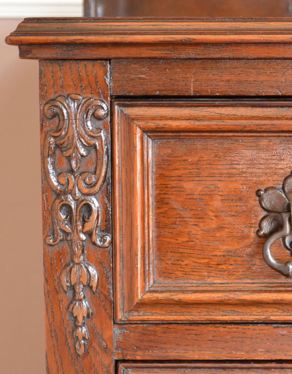 アンティーク家具 大きなミラー付きのアンティーク家具、英国デザインのドレッシングチェスト。木で繊細なデザインが彫ってあります。(q-423-f)