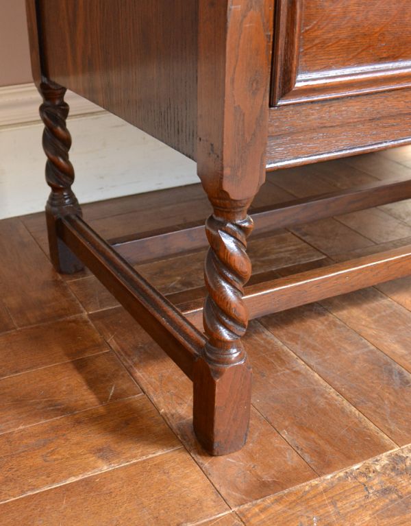 アンティーク家具 大きなミラー付きのアンティーク家具、英国デザインのドレッシングチェスト。ツイストが入った美しい脚。(q-423-f)