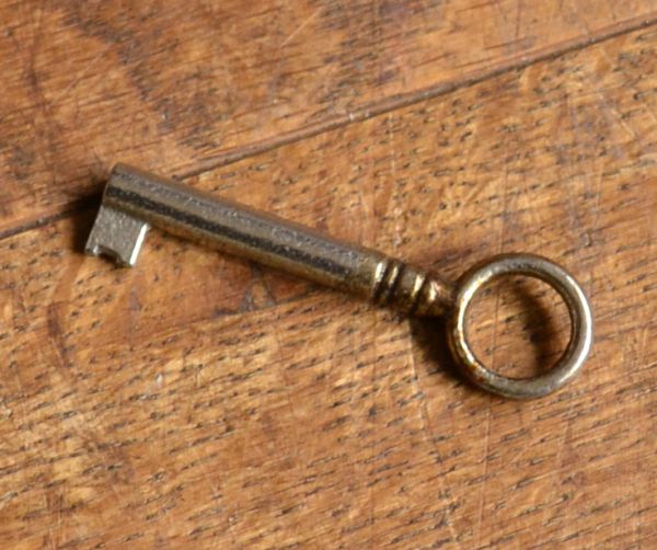 アンティークのキャビネット アンティーク家具 英国のアンティーク収納家具、オーク材を使ったガラスキャビネット。アンティークの鍵が付いています。(q-425-f)