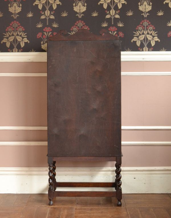 アンティークのキャビネット アンティーク家具 英国のアンティーク収納家具、オーク材を使ったガラスキャビネット。キチンとメンテナンスしてあるので、裏側もキレイです。(q-425-f)