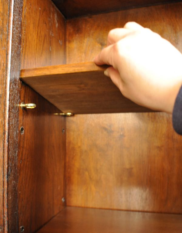 アンティークのキャビネット　アンティーク家具　英国スタイルのカッコいいアンティーク家具、木製ブックケース。棚板も取り外し可能です。(q-426-f)