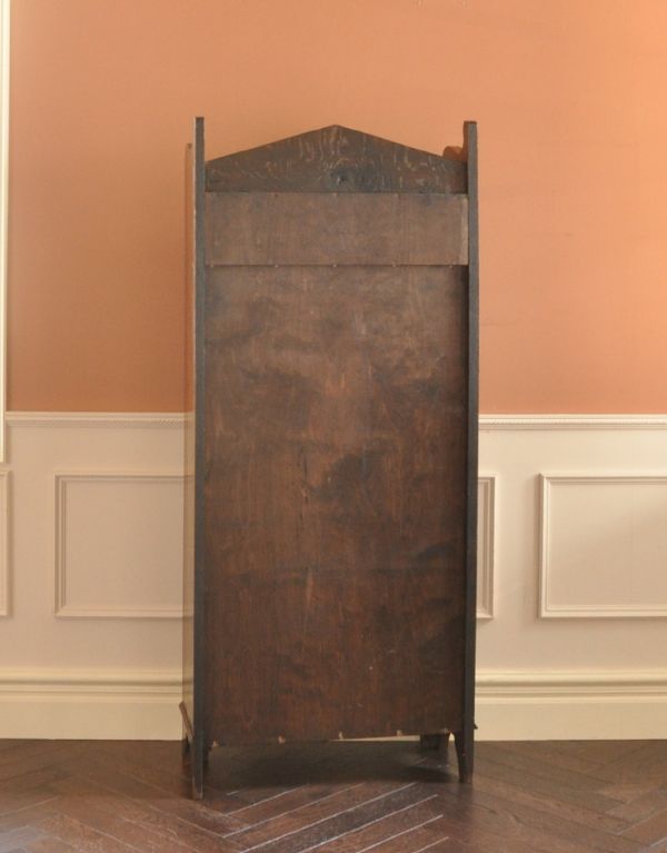 アンティークのキャビネット　アンティーク家具　英国スタイルのカッコいいアンティーク家具、木製ブックケース。しっかりメンテナンスしているので、裏側もキレイです。(q-426-f)